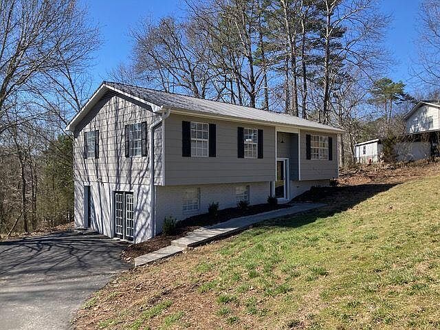 1st image of 2068 Charlotte Dr NE