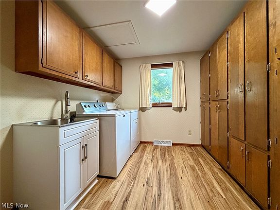 3rd image of 152 Meadow Dr