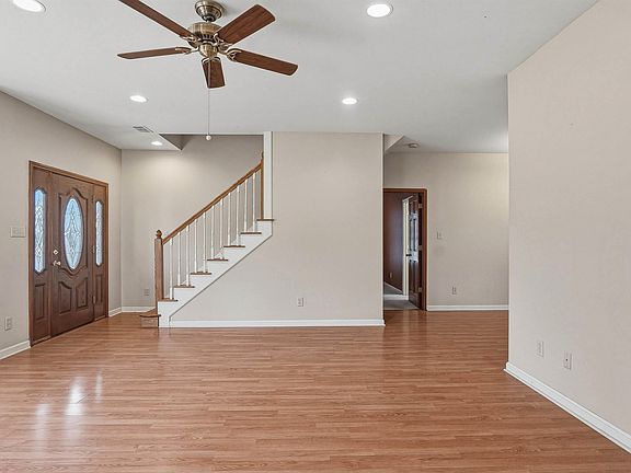 5th image of 741 E Main St