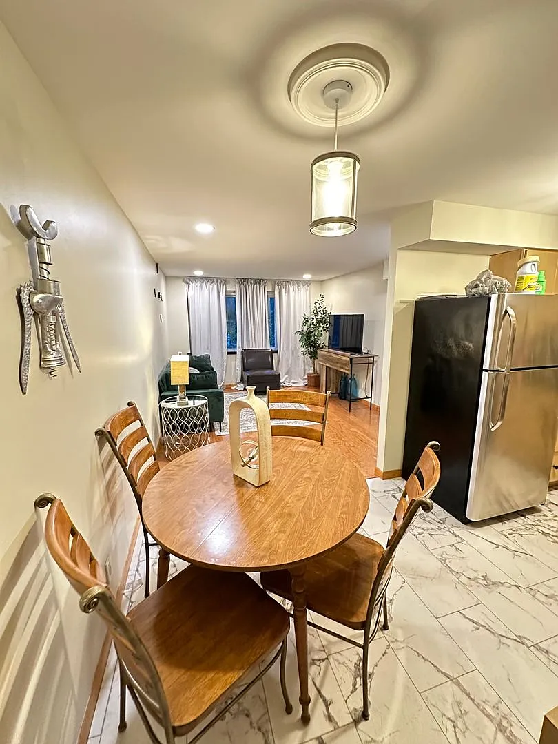 Charming 2BR Apartment in Saint Louis — Photo 4