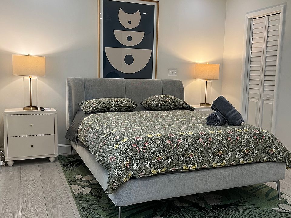 1st image of 6030 N Bayshore Dr #4