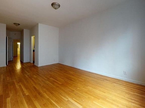 4th image of 219 E 88th St #4DD