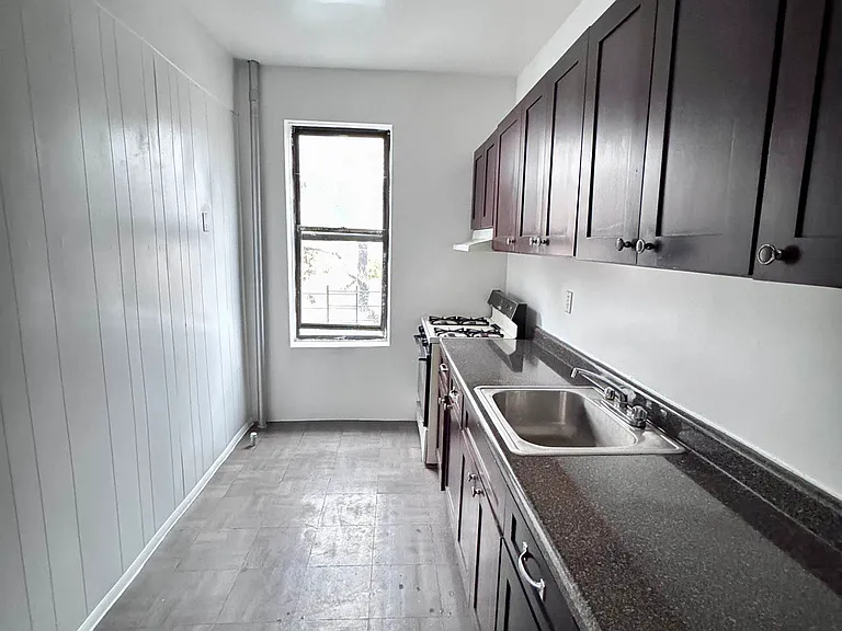 2102 Beverly Rd #4T — Photo 2