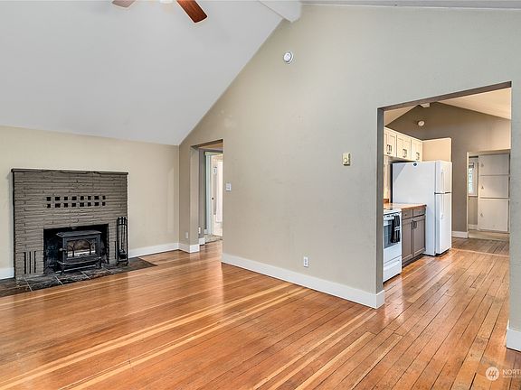 5th image of 2067 Northlake Way NW