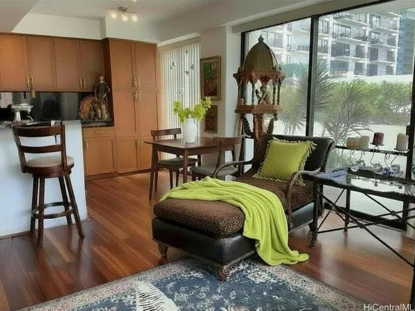 700 Richards St APT 706, Honolulu, HI 96813