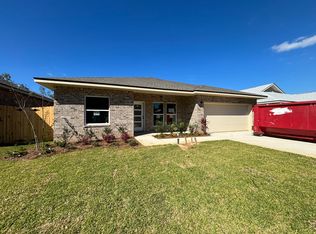 71 4th St, Shalimar, FL 32579