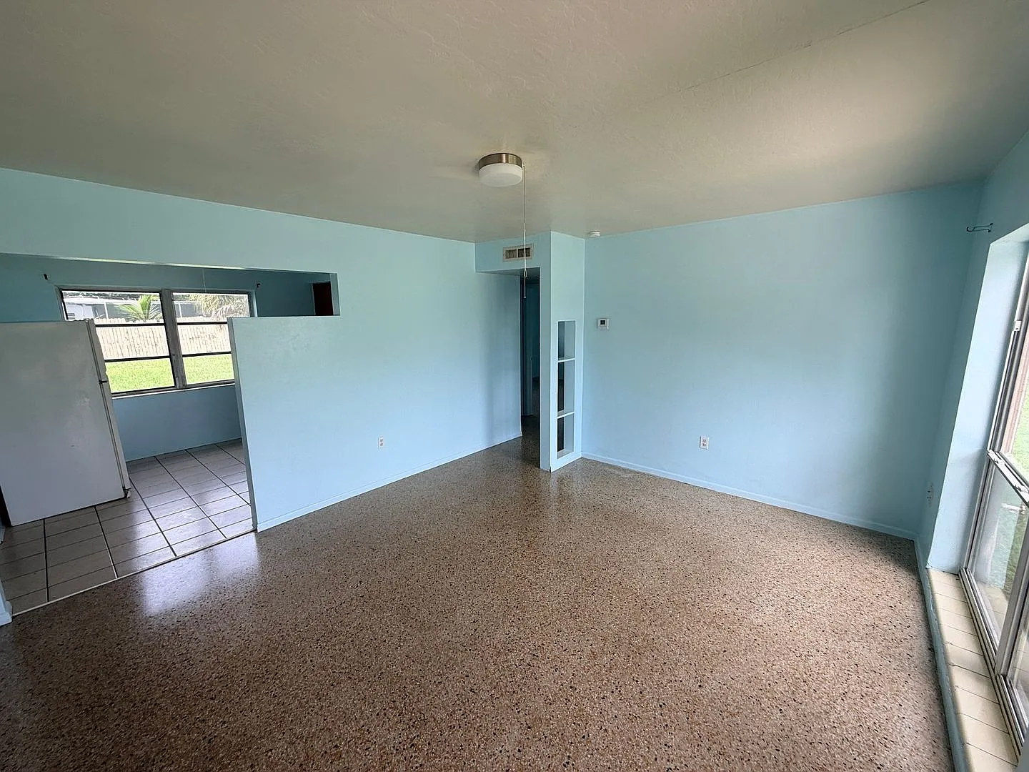 2 Bed/ 1.5 Bath Home with Bonus Room — Photo 4