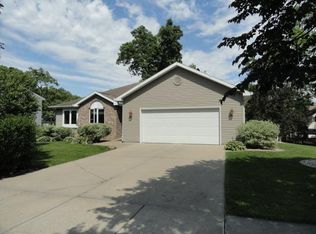 550 Oakridge Dr, Portage, WI 53901