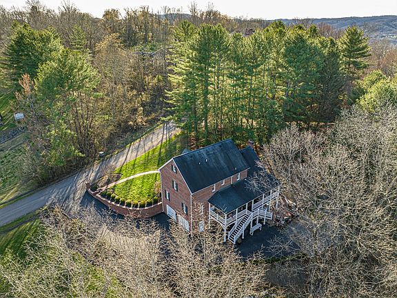 2nd image of 138 Sandy Ln