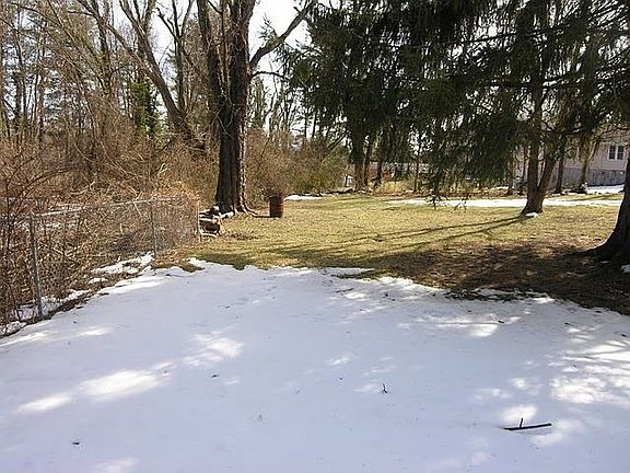 4th image of 664 Blythe St
