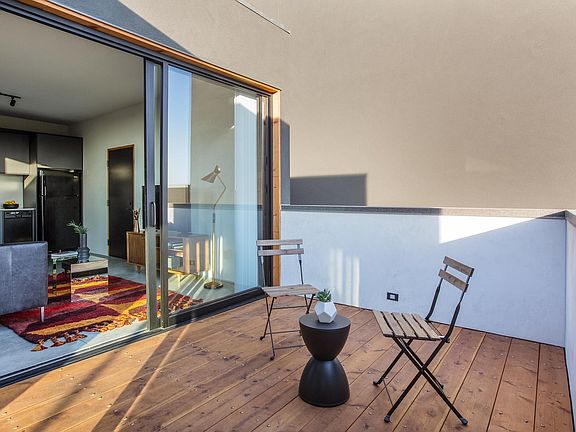5th image of 2305 University Ave #402