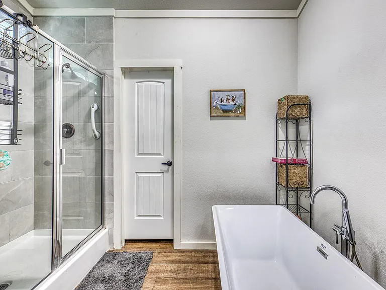 102 Hilltop Ct — Photo 18