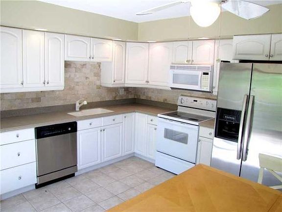 5th image of 361 Prestwick Cir APT 2