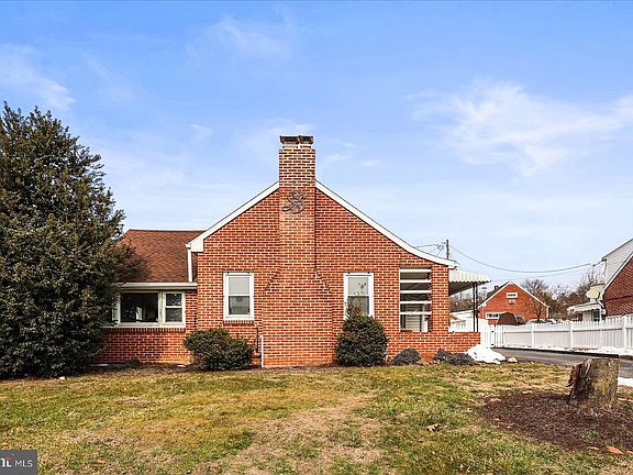 2nd image of 1314 Canterbury Ln