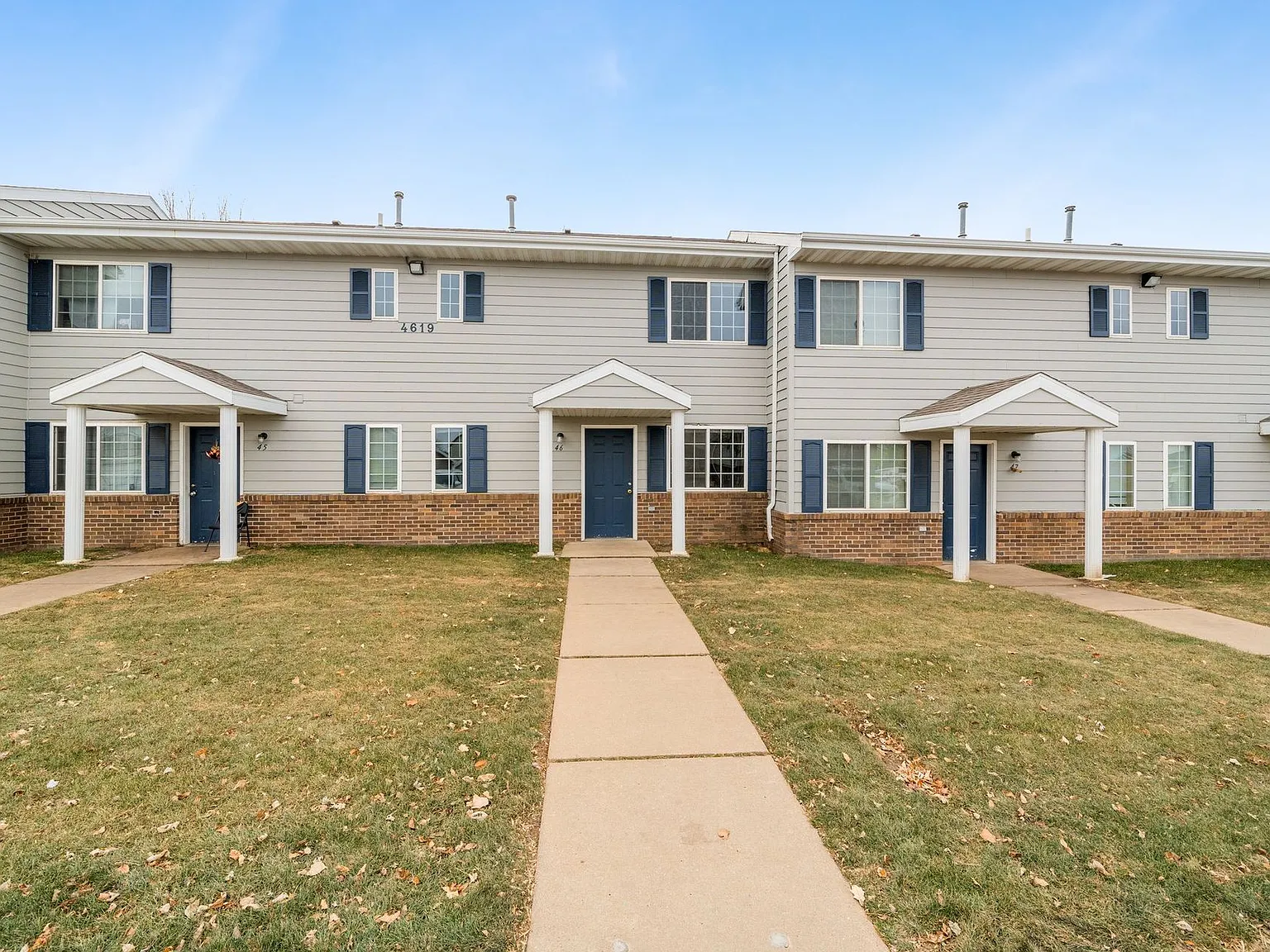 Eastpointe Townhomes — Photo 1