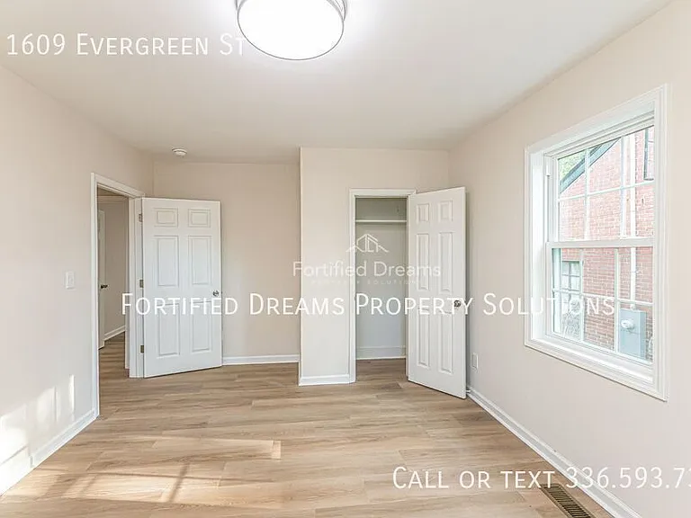 1609 Evergreen St — Photo 25