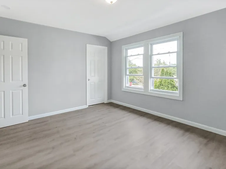 6 Bush Ave — Photo 10
