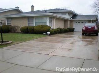 8644 W Madison Dr, Niles, IL 60714