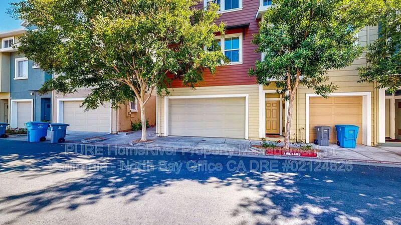 3 bed, 2.0 bath, 1300 sqft, $2,850 — Photo 1