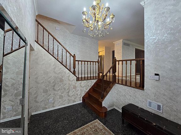 5th image of 743 Bridgeview Rd