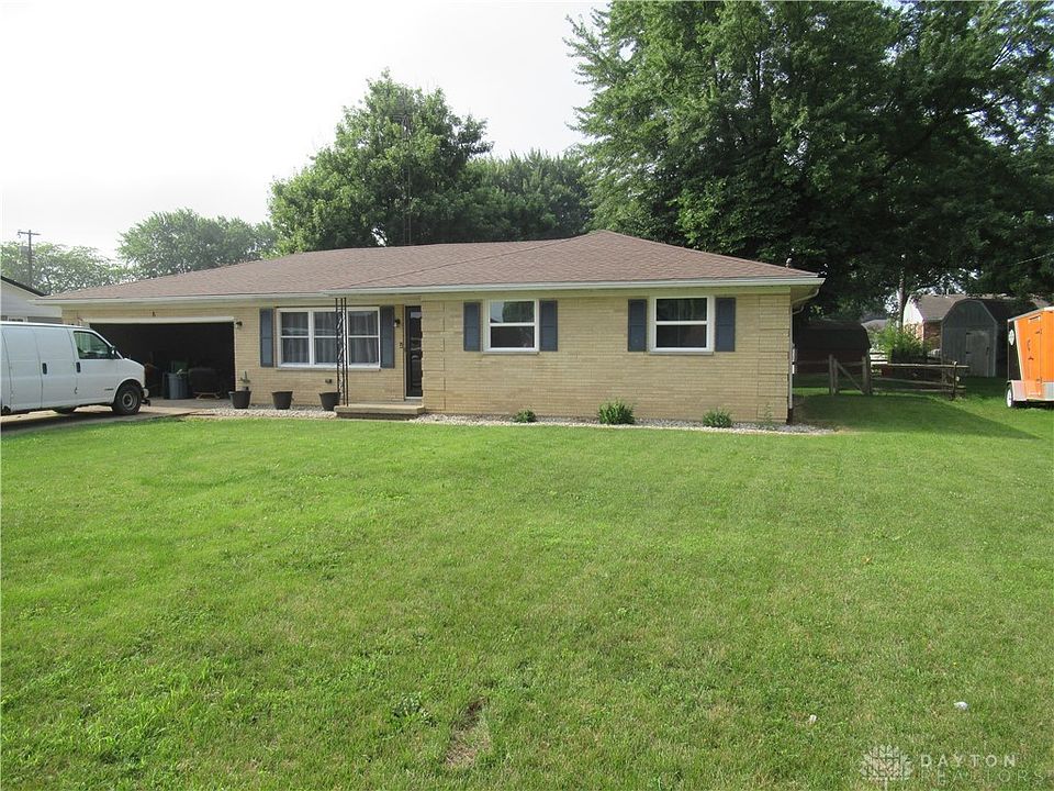 1st image of 8 Greenmoor Dr