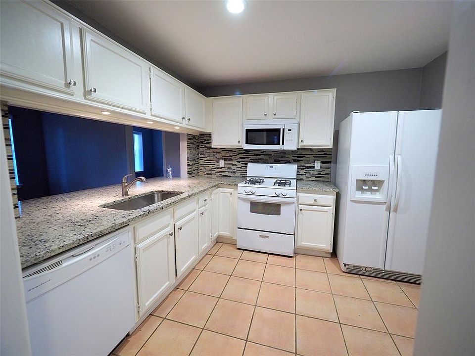 1st image of 2812 Pickett Dr
