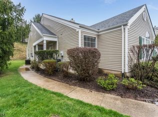 422 Cardinal Ln #422, Bedminster, NJ 07921