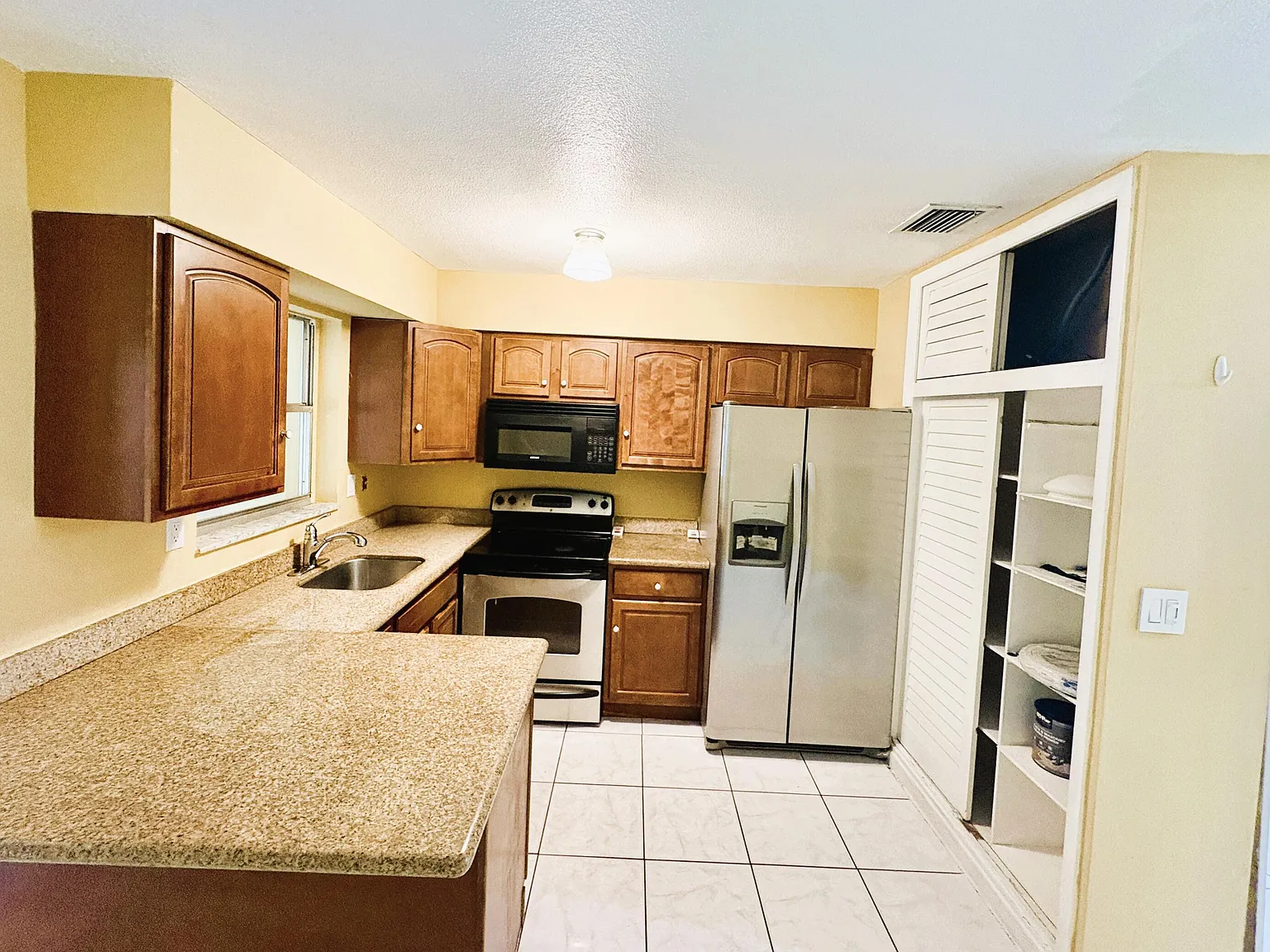 2 bed, 1.0 bath, 700 sqft, $1,900 — Photo 4