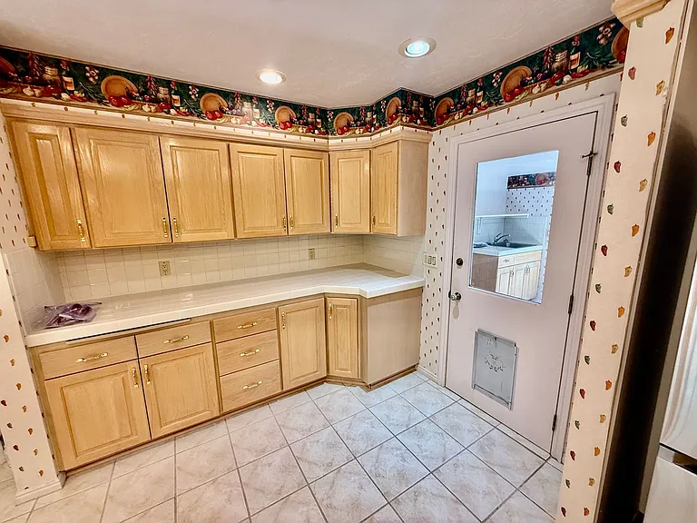 1415 Hopi Cir — Photo 36