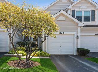 1823 Moore Ct, St Charles, IL 60174