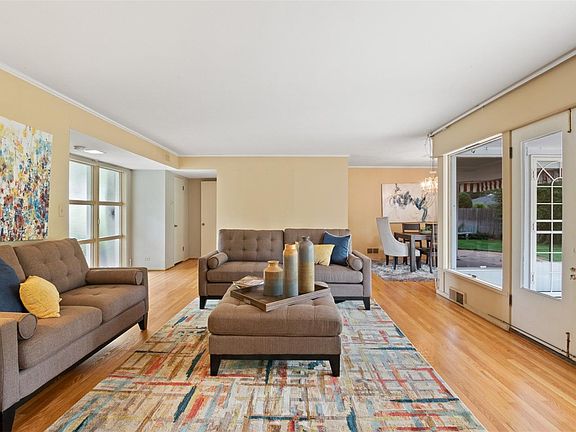 3rd image of 426 Monaco Pkwy