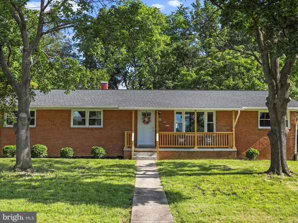 408 W 12th St, Front Royal, VA 22630