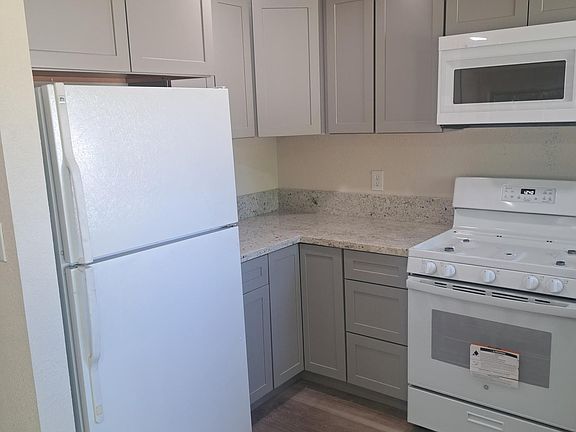 4th image of 748 Hornet Dr