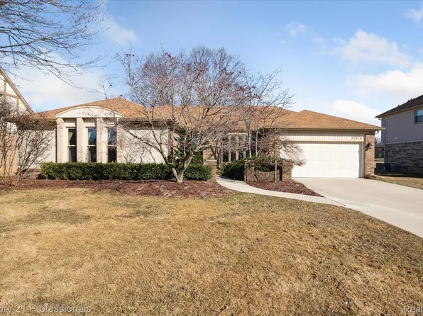 37578 Munger Dr, Livonia, MI 48154