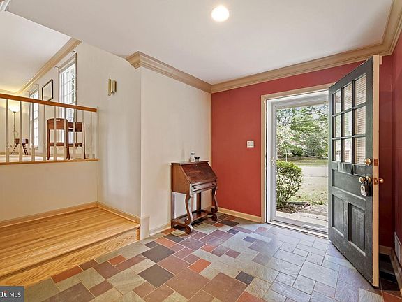 5th image of 627 Goldsborough Dr