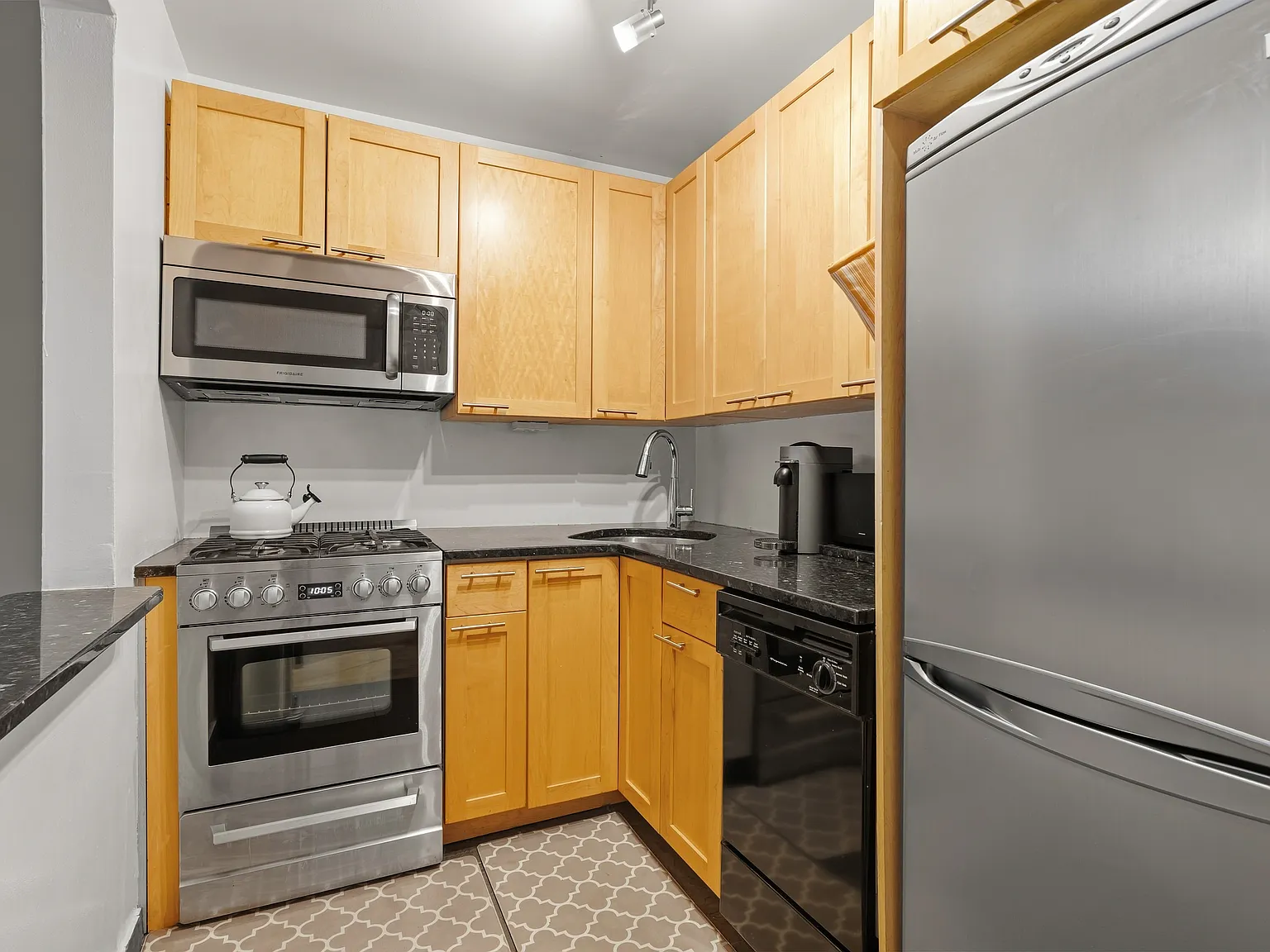225 East 86th Street — Photo 4