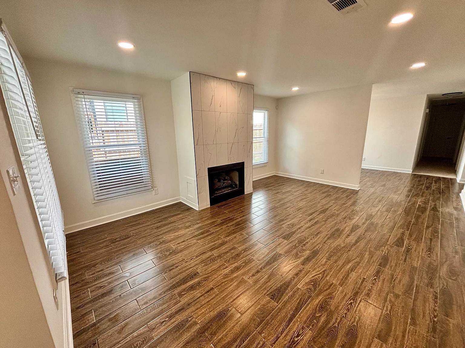 3 bed, 1600 sqft, $2,100 — Photo 3