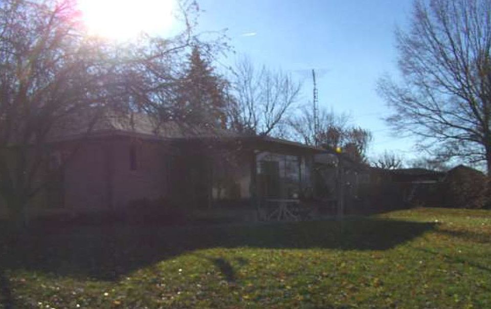 2nd image of 114 Hillview St
