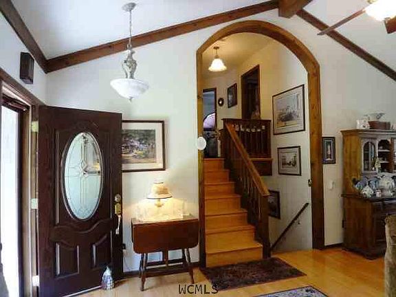 5th image of 5 Jerome Ln