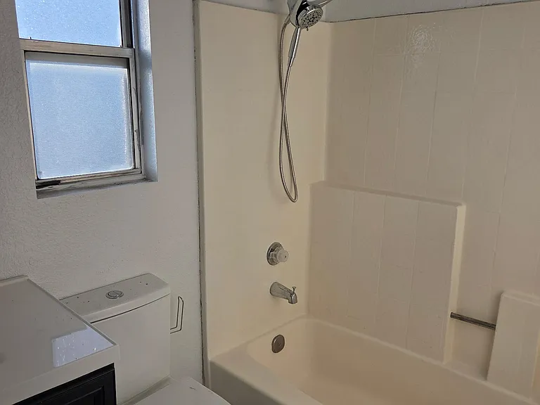 4820 Katrina Pl — Photo 8