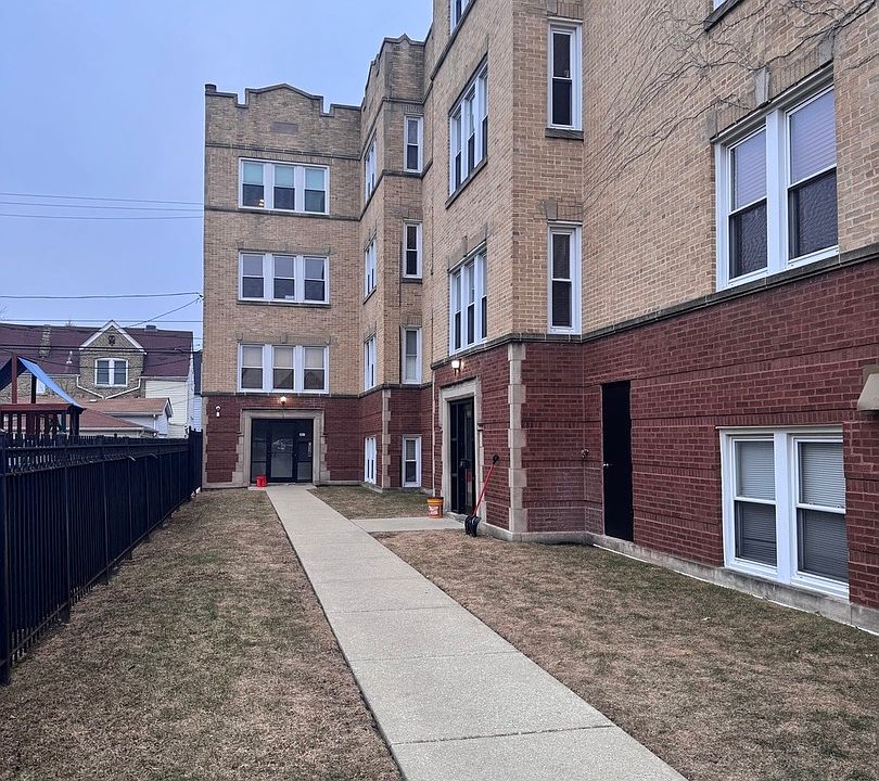 1st image of 3040 W Diversey Ave APT 1N