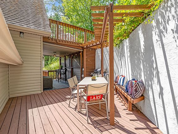 63rd image of 340 Parsons Shrs