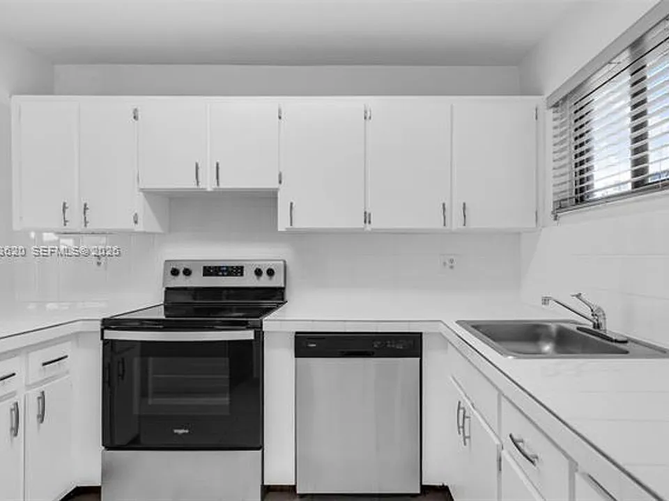 3815 SW 82nd Ave #Townhouse 41