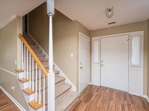 3rd image of 122 Ashton Dr