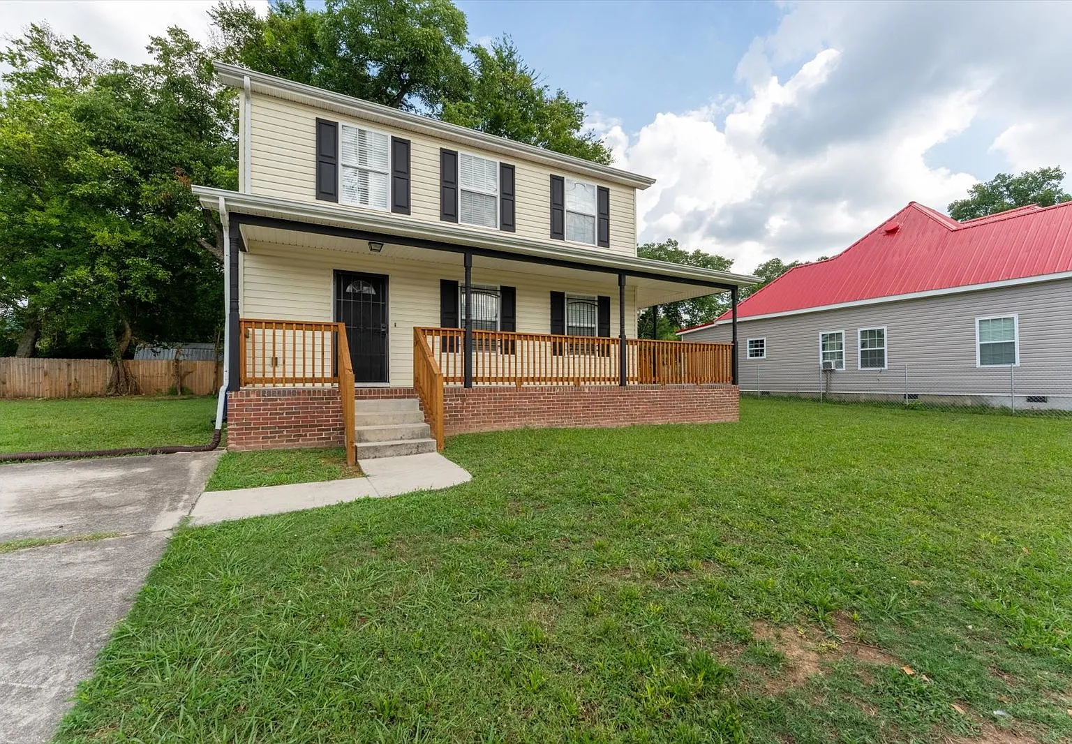 1320 Roanoke Ave — Photo 3