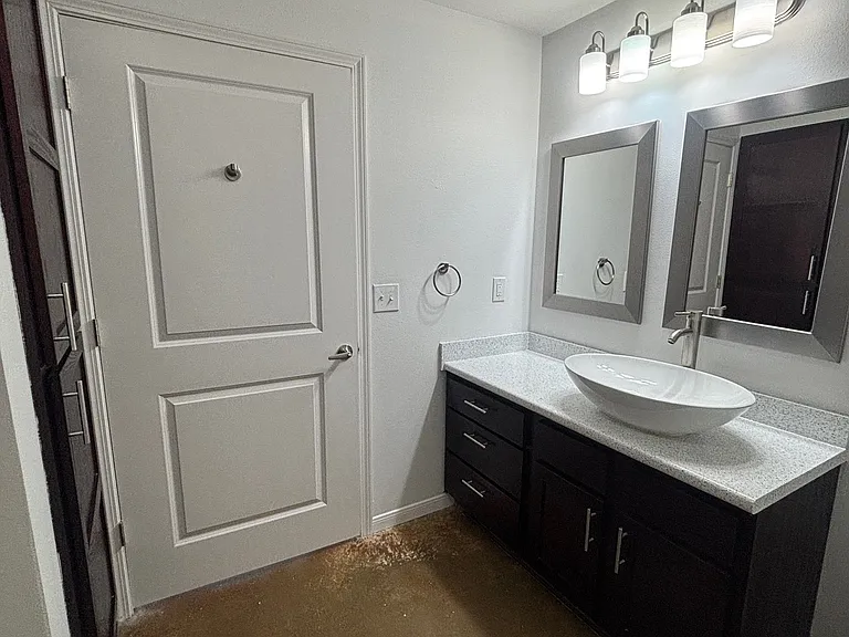 Renaissance Pointe Parkland Heights — Photo 19