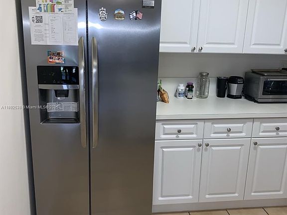 4th image of 11 Madrid Ln