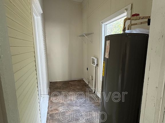 4th image of 1016 E Union St