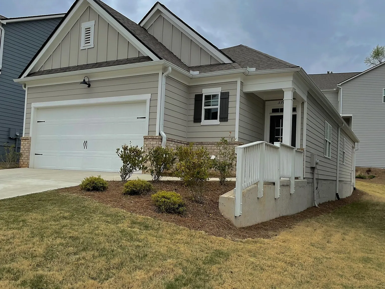3 bed, 2.0 bath, 1464 sqft, $2,050 — Photo 2