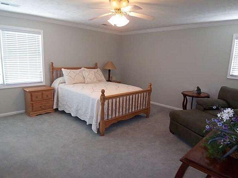 1st image of 325 Somerset Dr